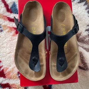 Birkenstock size 39 black gizeh sandals